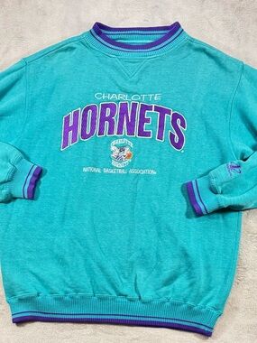 Vintage 90’s Logo Athletic Charlotte Hornets Sweater Size Large W/Cap